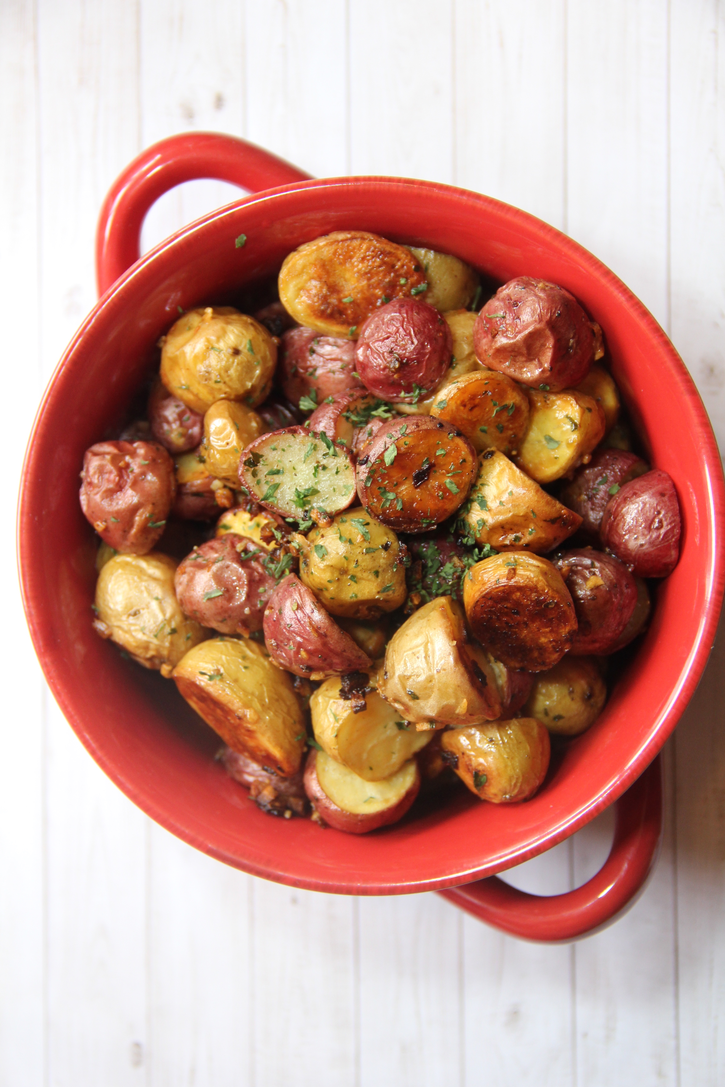 Roasted Crispy Garlic Potatoes Recipe - That's It LA