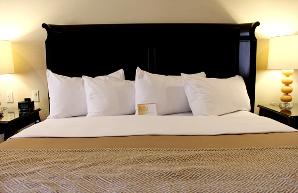ayres-hotel-orange-bed