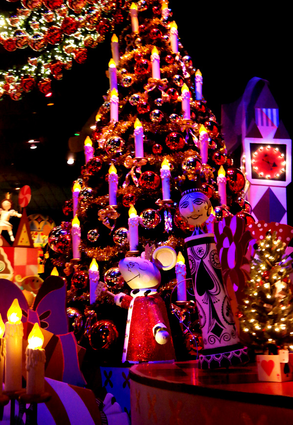 It's a small world, it's a small world Disneyland, Disneyland Attractions, It's a small world holiday, disney holidays