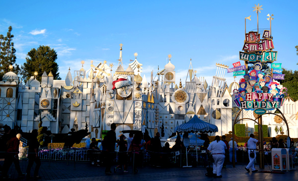 It's a small world, it's a small world Disneyland, Disneyland Attractions, It's a small world holiday, disney holidays