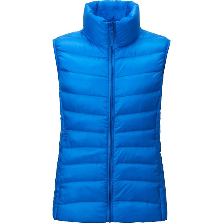 I live in my Uniqlo thermal vest as I run to school, the gym, and post office. This color brightens my winter. 