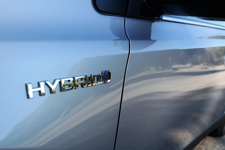 2018 RAV4 Hybrid XLE review 10