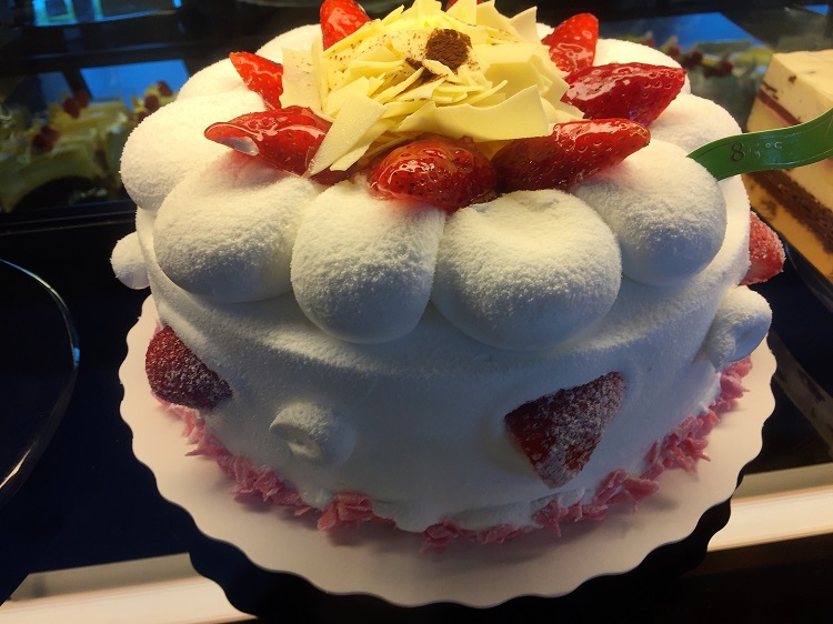 bakery 85 strawberry cake