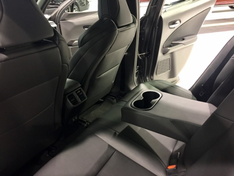 Lexus UX oc auto show 2