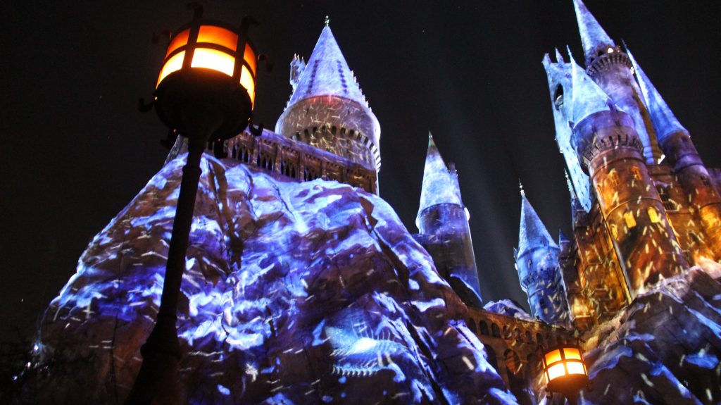 Christmas in The Wizarding World of Harry Potter and Grinchmas Return ...